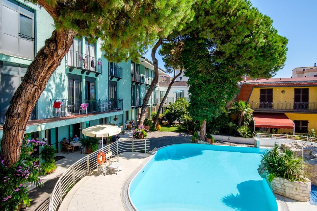 Hotel Bristol Bellaria-Igea Marina Exterior foto