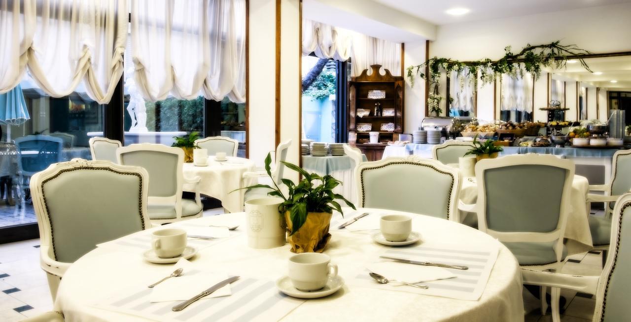 Hotel Bristol Bellaria-Igea Marina Exterior foto