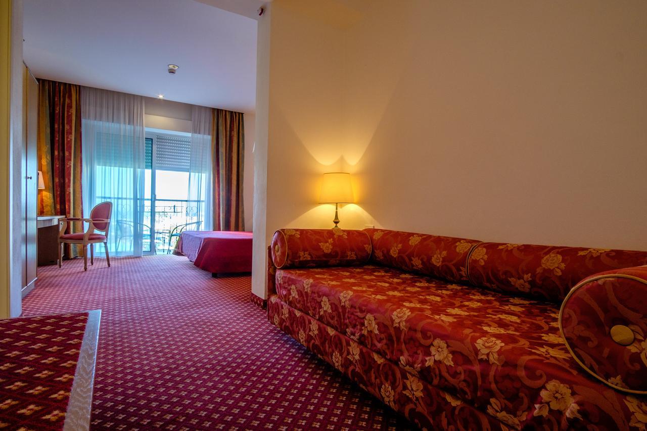 Hotel Bristol Bellaria-Igea Marina Exterior foto
